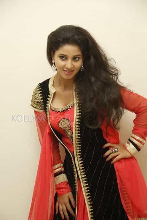 Tollywood Actress Pavani Photoshoot Stills 21