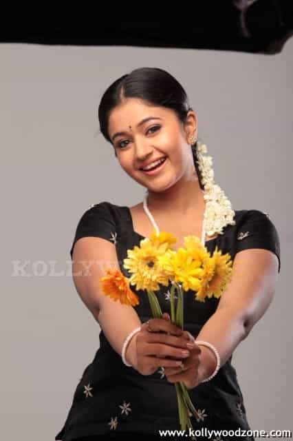 Actres Poonam Bajwa Pictures 02
