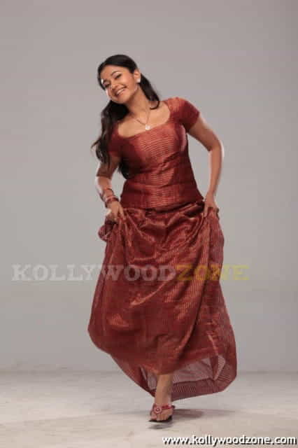 Actres Poonam Bajwa Pictures 09