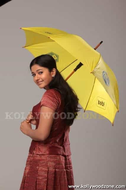 Actres Poonam Bajwa Pictures 13