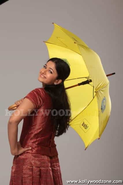 Actres Poonam Bajwa Pictures 14