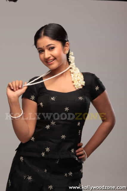 Actres Poonam Bajwa Pictures 16