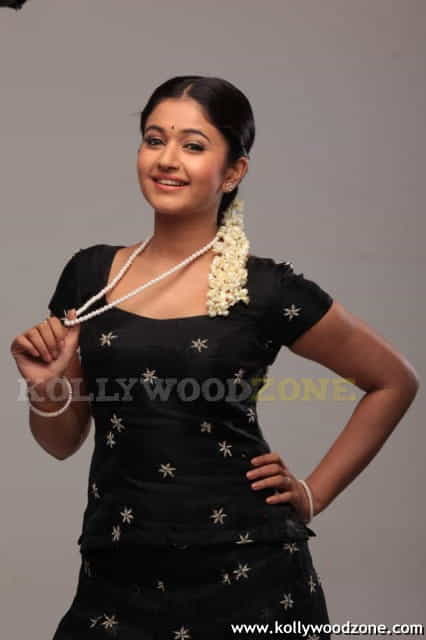 Actres Poonam Bajwa Pictures 17