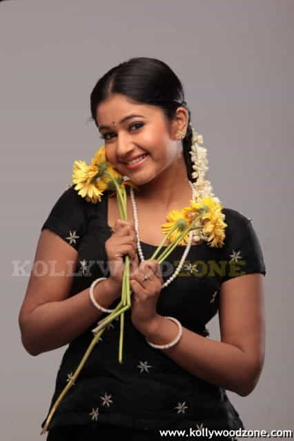 Actres Poonam Bajwa Pictures 19