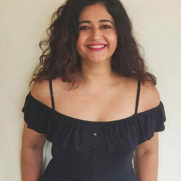 Poonam Bajwa Sparkles in White Bikini in The Pool!