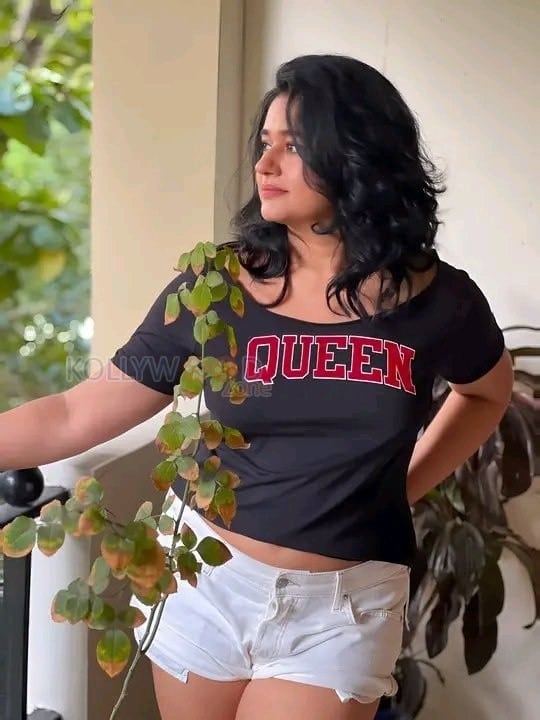 Actress Poonam Bajwa in Black T Shirt and White Mini Shorts Photos 02