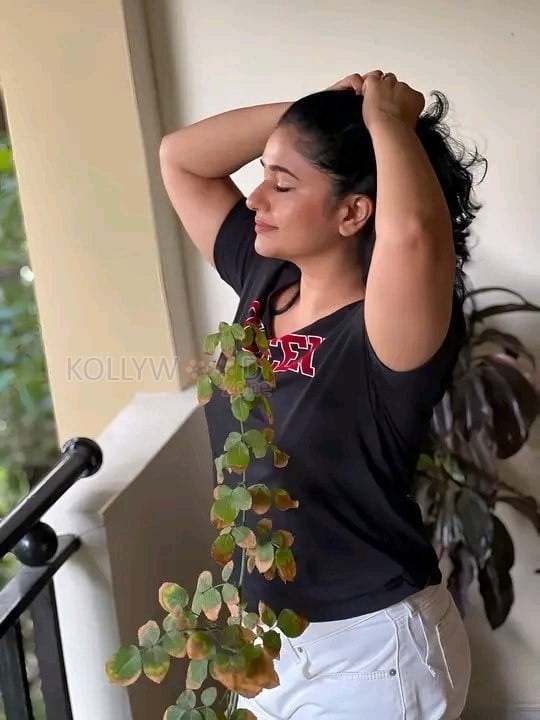 Actress Poonam Bajwa in Black T Shirt and White Mini Shorts Photos 04