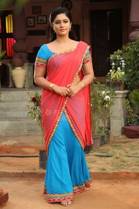 Aranmanai 2 Heroine Poonam Bajwa Photos 10
