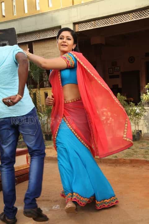 Aranmanai 2 Heroine Poonam Bajwa Photos 123