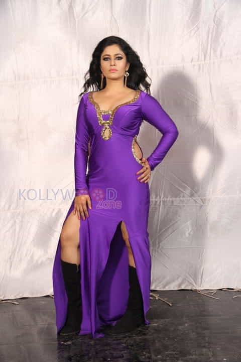 Aranmanai 2 Heroine Poonam Bajwa Sexy Photos 32