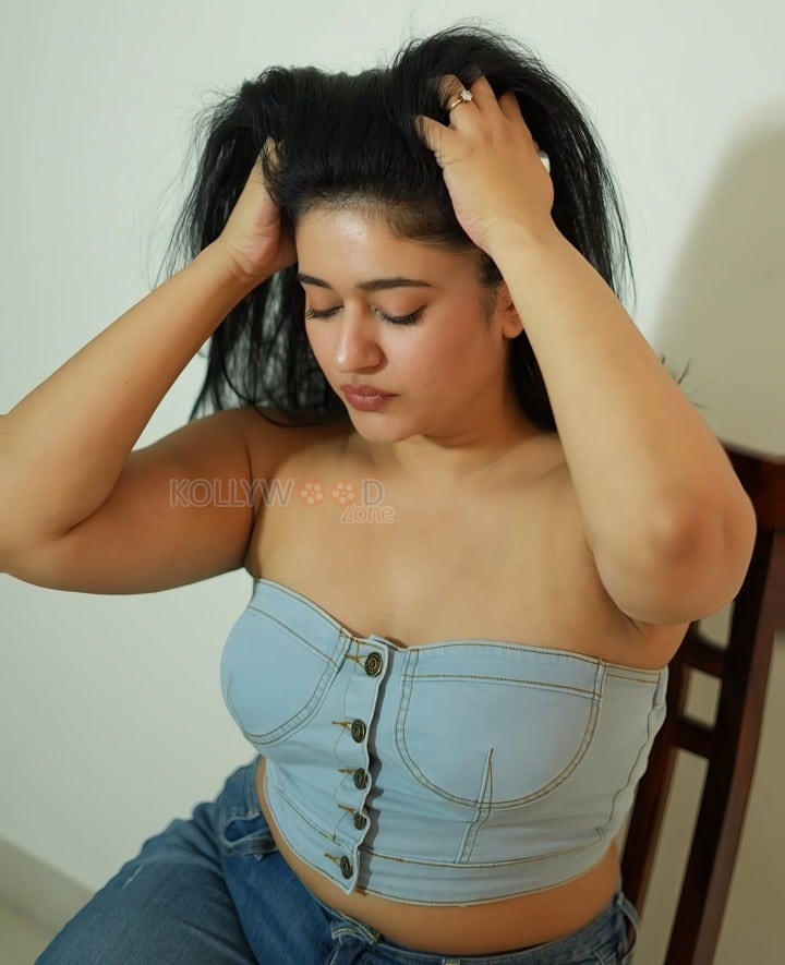 Buxom Beauty Poonam Bajwa in a Blue Strapless Crop Top and Classic Blue Jeans Pictures 02