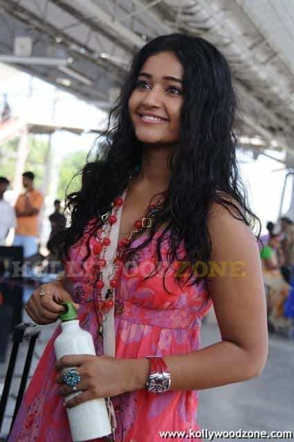 Hot And Sexy Poonam Bajwa Pics 18