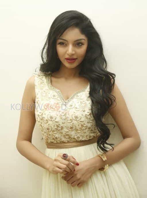 Kalai Vendhan Heroine Sanam Shetty Stills 06