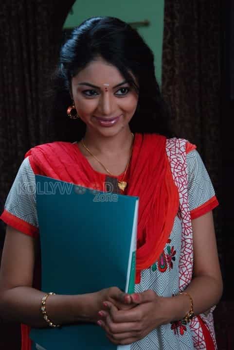 Kalaivendhan Movie Heroine Sanam Shetty Pictures 19