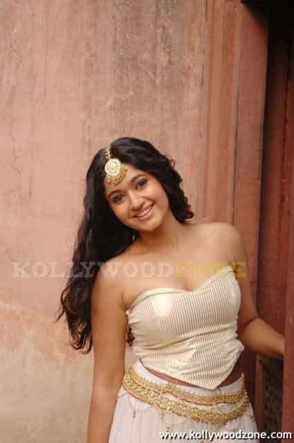 Poonam Bajwa Kacheri Aarambam Movie Pics 03