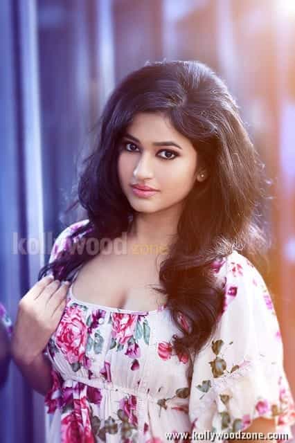 Poonam Bajwa Sexy New Pictures 05