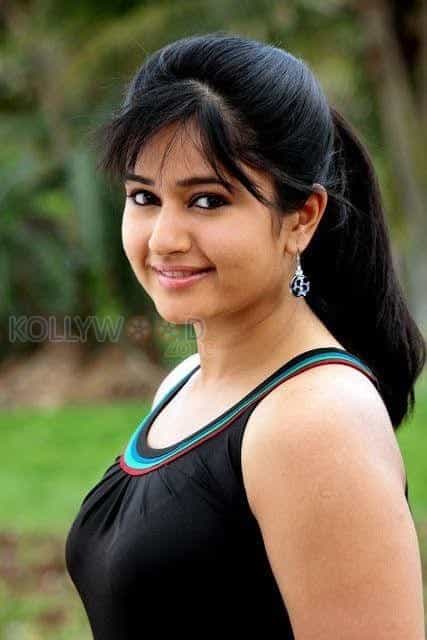 South Actress Poonam Bajwa Sexy Photos 14