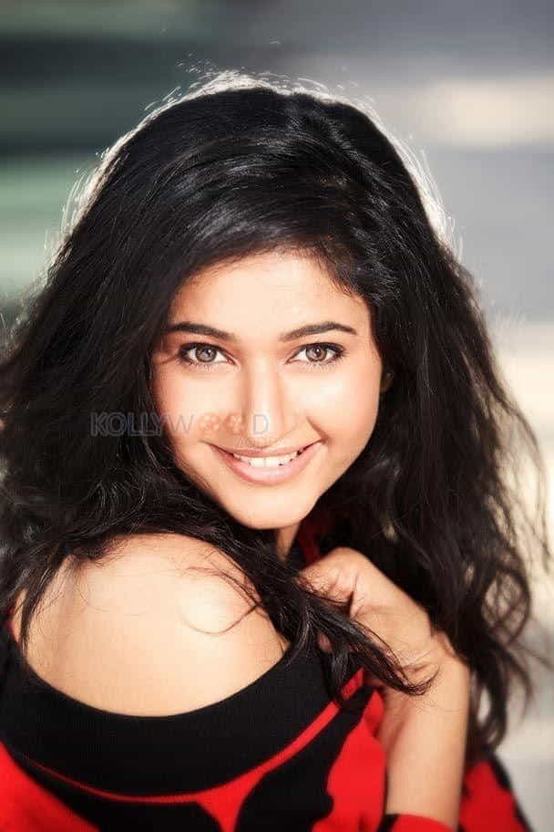 South Actress Poonam Bajwa Sexy Photos 20