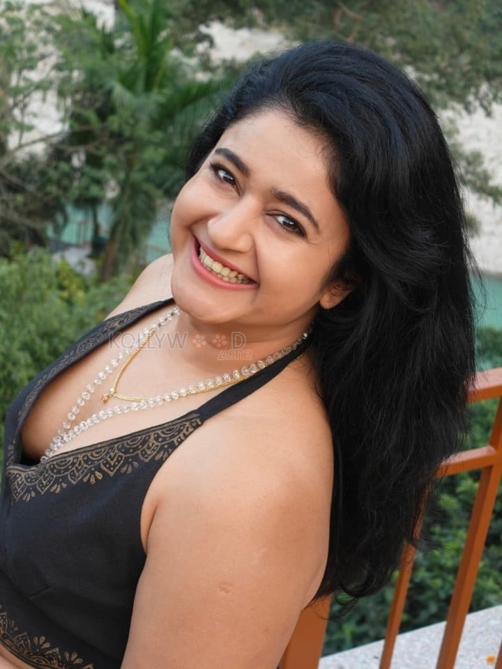 Stylish Hot Poonam Bajwa in a Black Halter Neck Top and Matching Skirt with Gold Patterns Pictures 01