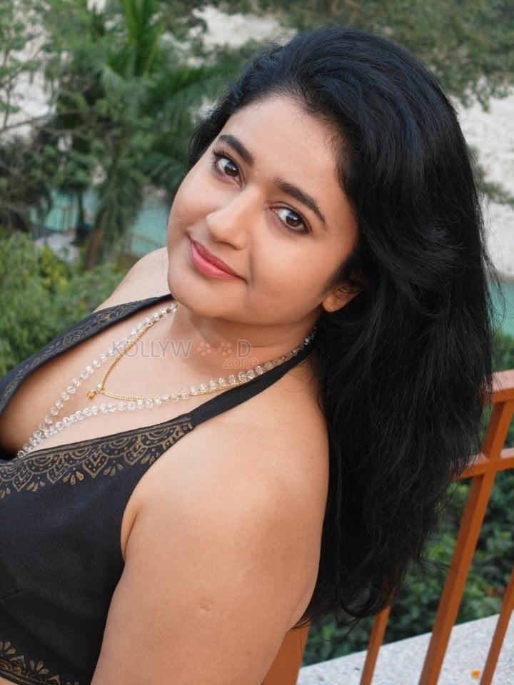 Stylish Hot Poonam Bajwa in a Black Halter Neck Top and Matching Skirt with Gold Patterns Pictures 02