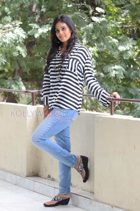 Telugu Actress Chandini Pictures 02