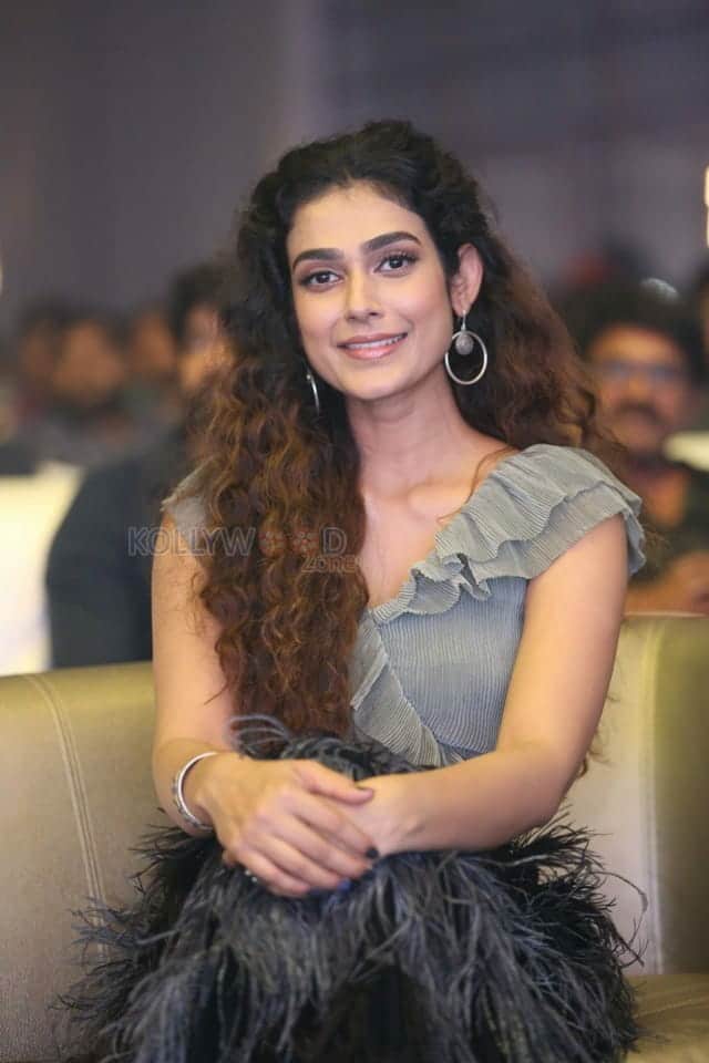 Actress Aakanksha Singh At Devdas Music Party Photos 03