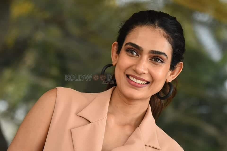 Actress Aakanksha Singh at Clap Movie Press Meet Photos 19