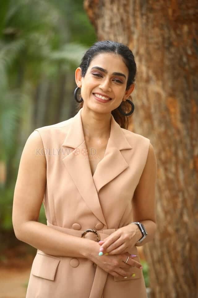 Actress Aakanksha Singh at Clap Movie Press Meet Photos 40