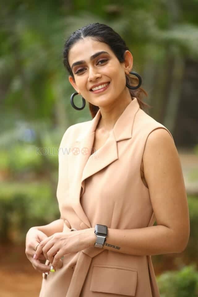 Actress Aakanksha Singh at Clap Movie Press Meet Photos 41