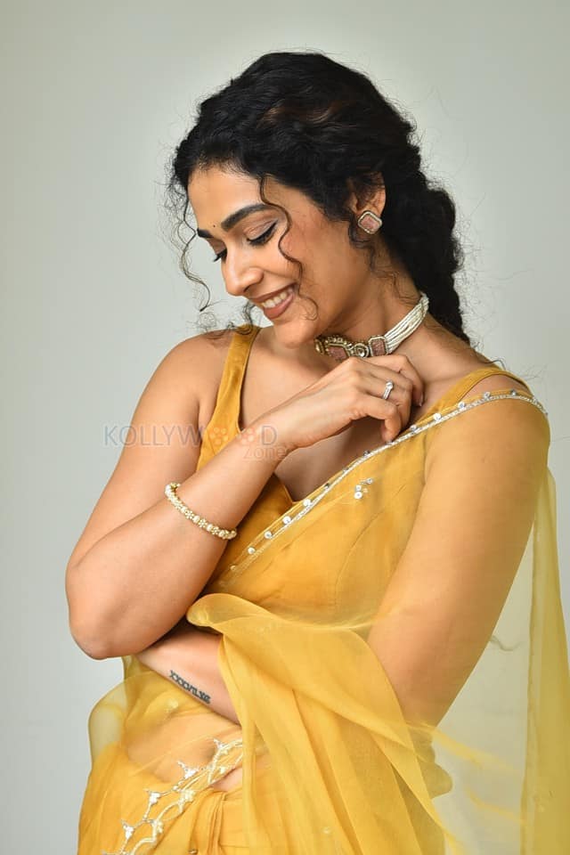 Actress Aakanksha Singh at Shashtipoorthi Movie Interview Pictures 30