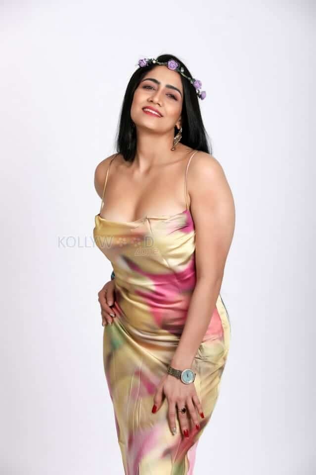 Actress Komal Sharma Sexy Photoshoot Pictures 02