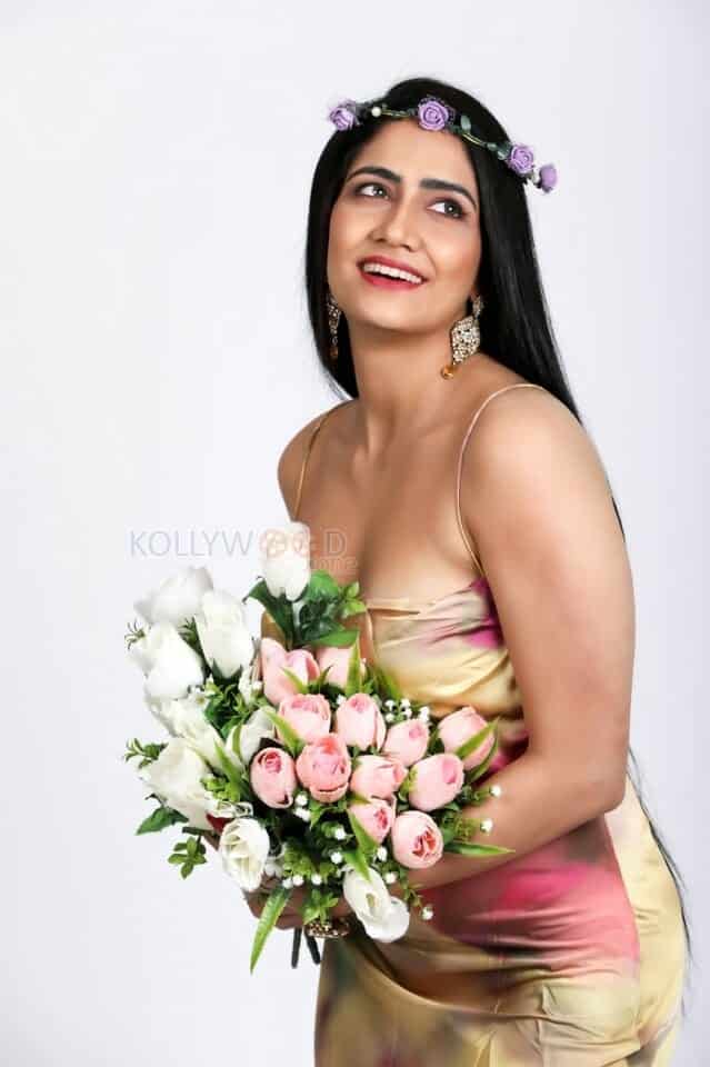 Actress Komal Sharma Sexy Photoshoot Pictures 03
