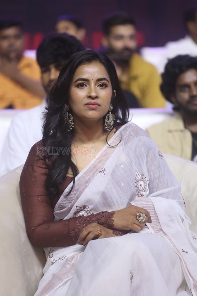 Actress Komalee Prasad at HIT 3 Movie Pre Release Event Photos 02