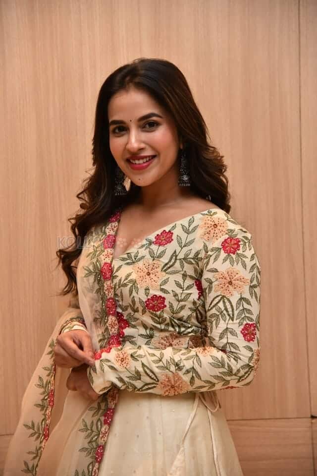 Actress Komalee Prasad at Modern Love Hyderabad Web Series Press Meet Pictures 20