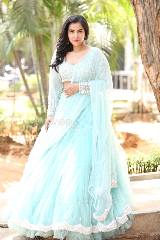 Actress Komalee Prasad at Sasivadane Movie Press Meet Photos 01