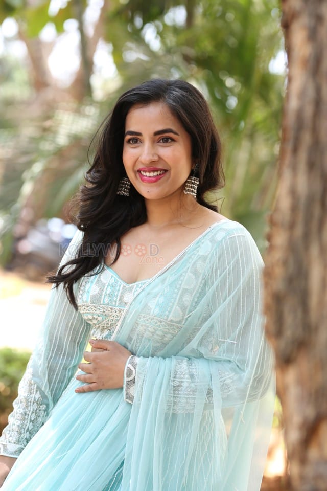 Actress Komalee Prasad at Sasivadane Movie Press Meet Photos 10