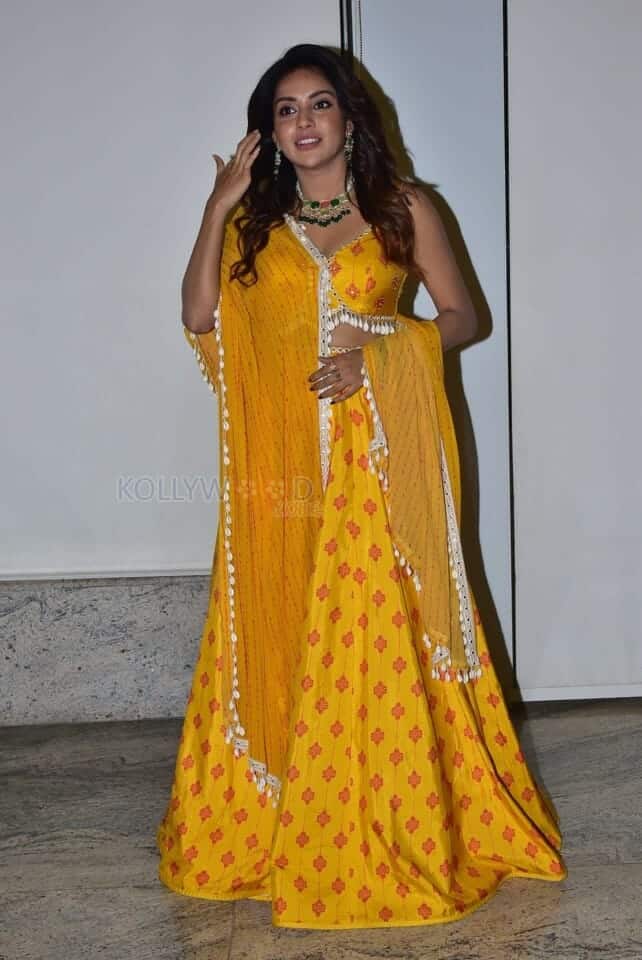 Actress Mahima Nambiar at Chandramukhi 2 Movie Pre Release Event Photos 05