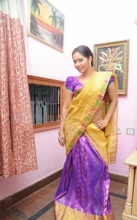 Actress Mithraw Sexy Photos 10