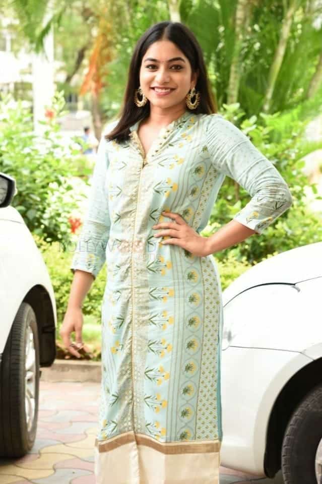 Actress Punarnavi Bhupalam At Enduko Emo Movie Press Meet Photos 05