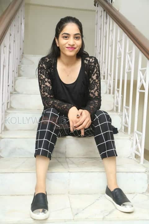 Actress Punarnavi Bhupalam New Photos 17