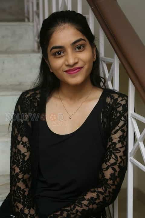 Actress Punarnavi Bhupalam New Photos 20