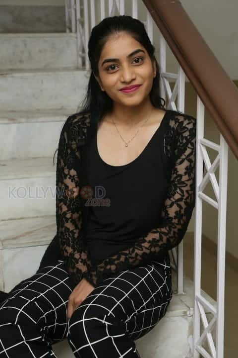 Actress Punarnavi Bhupalam New Photos 21