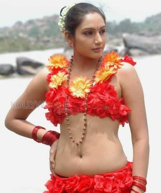 Actress Ragini Dwivedi Sexy Pictures 04