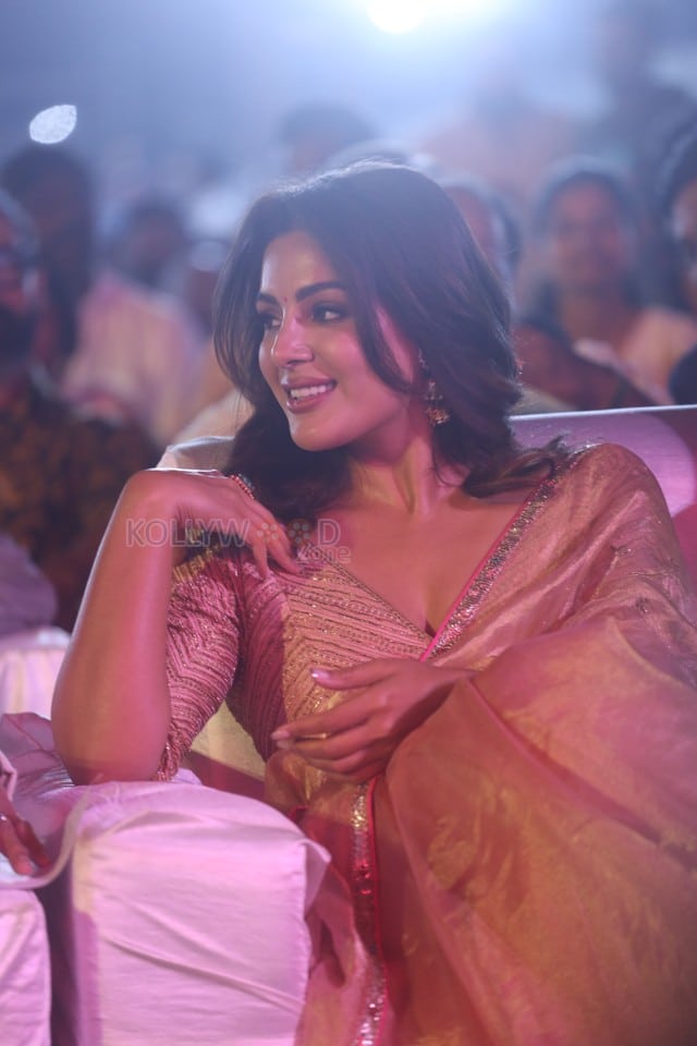 Actress Samyuktha Menon at Akhanda 2 Movie Pre Release Event Pictures 17