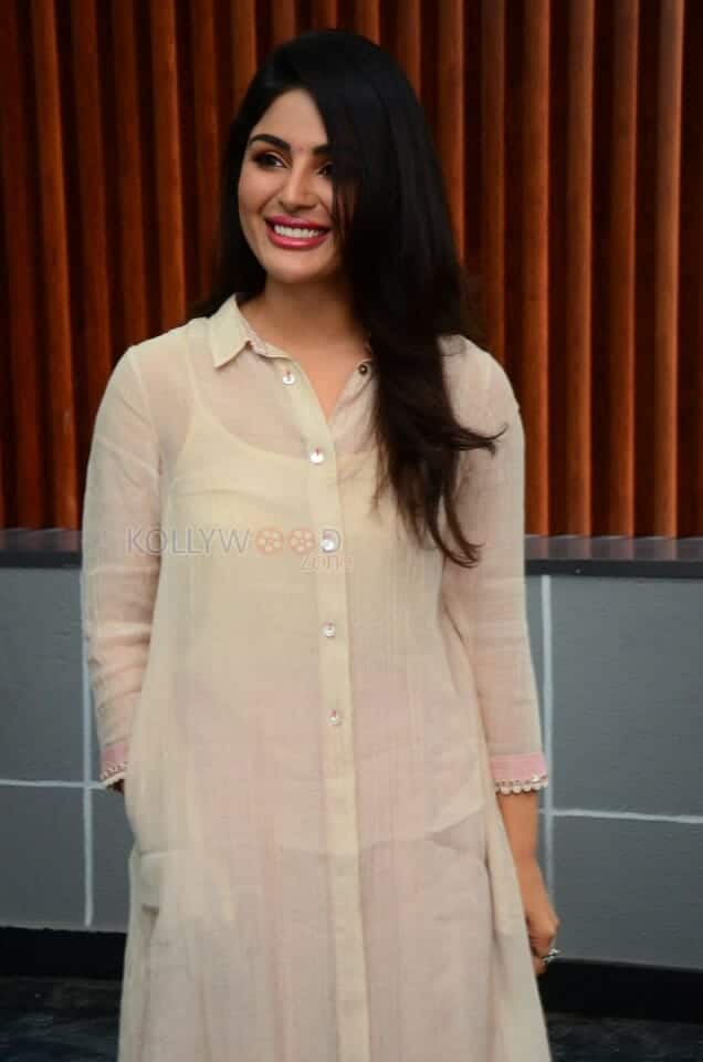 Actress Samyuktha Menon at Bimbisara Movie Interview Photos 18