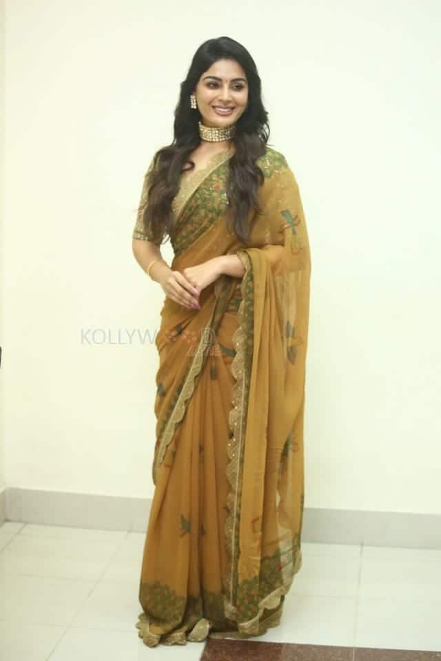 Actress Samyuktha Menon at Bimbisara Movie Pre Release Event Photos 14