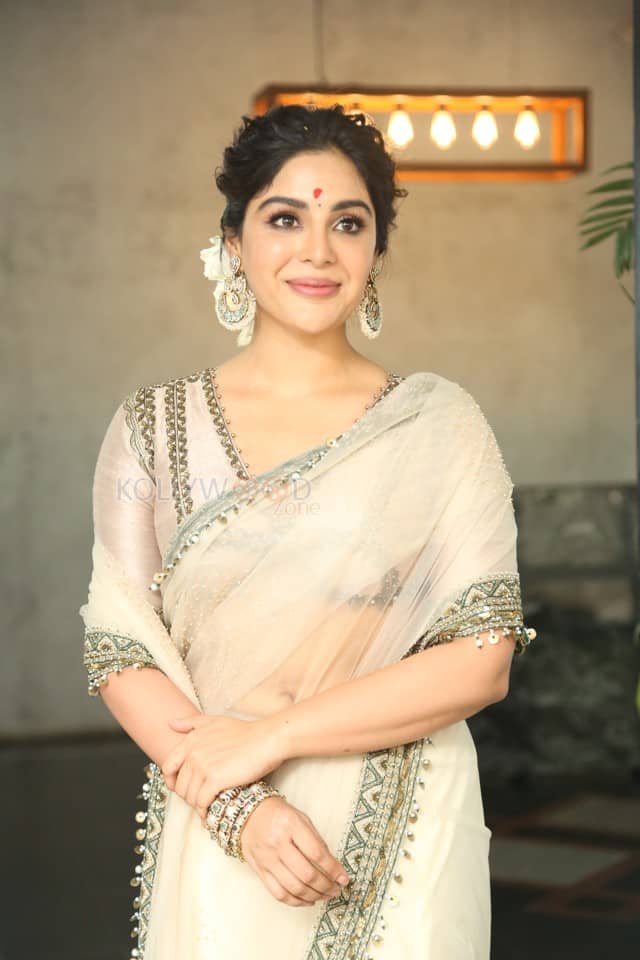 Actress Samyuktha Menon at Hasya Movies Production No 6 Launch Event Pictures 14