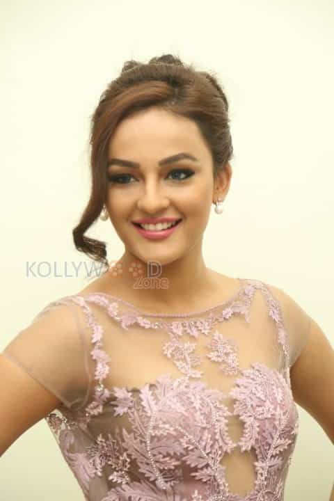 Actress Seerat Kapoor Pictures 18