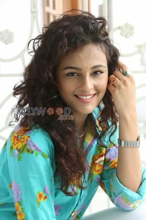 Actress Seerath Kapoor Photos 05