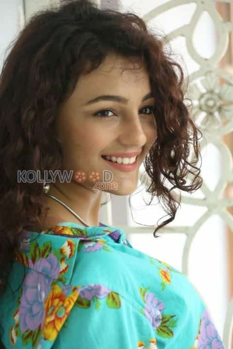 Actress Seerath Kapoor Photos 46